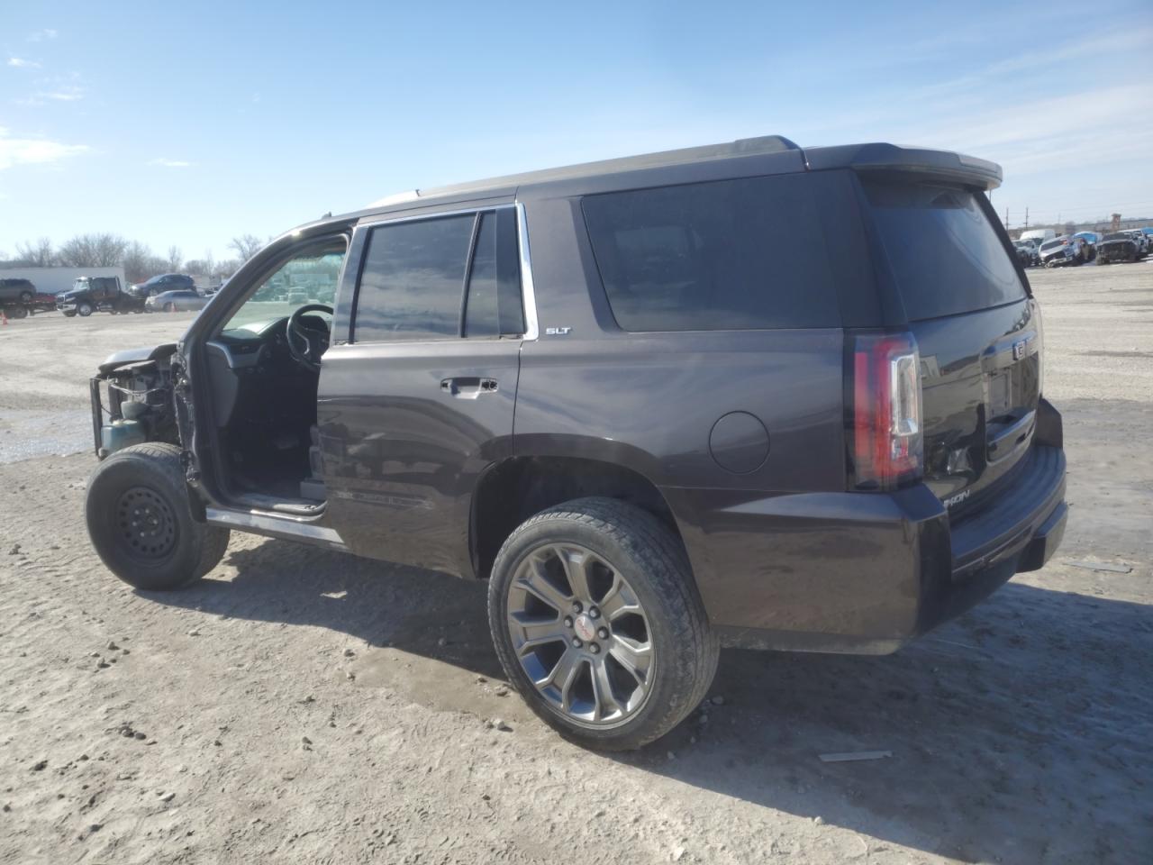 2016 GMC Yukon - Image 2