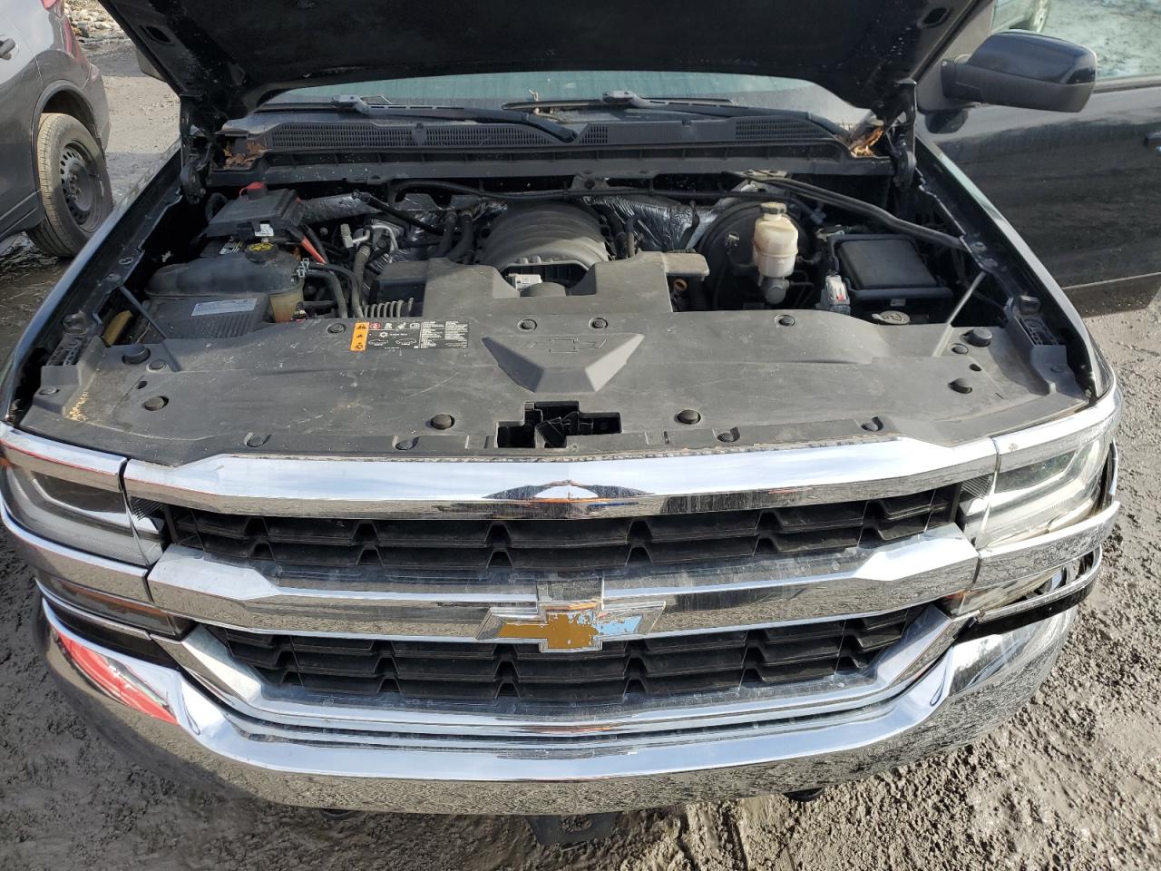 2018 Chevrolet Silverado - Image 11