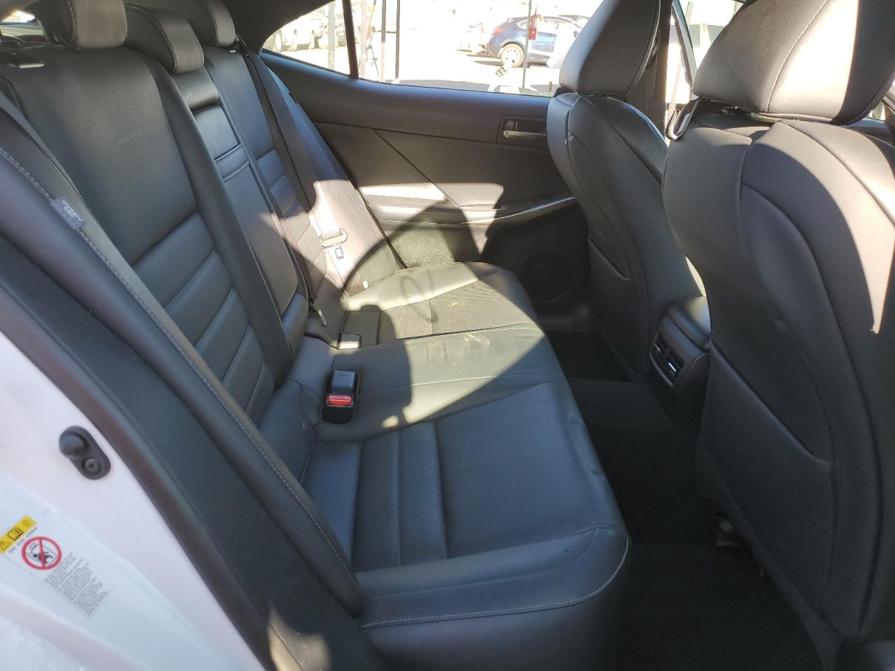 2018 Lexus IS - Image 10