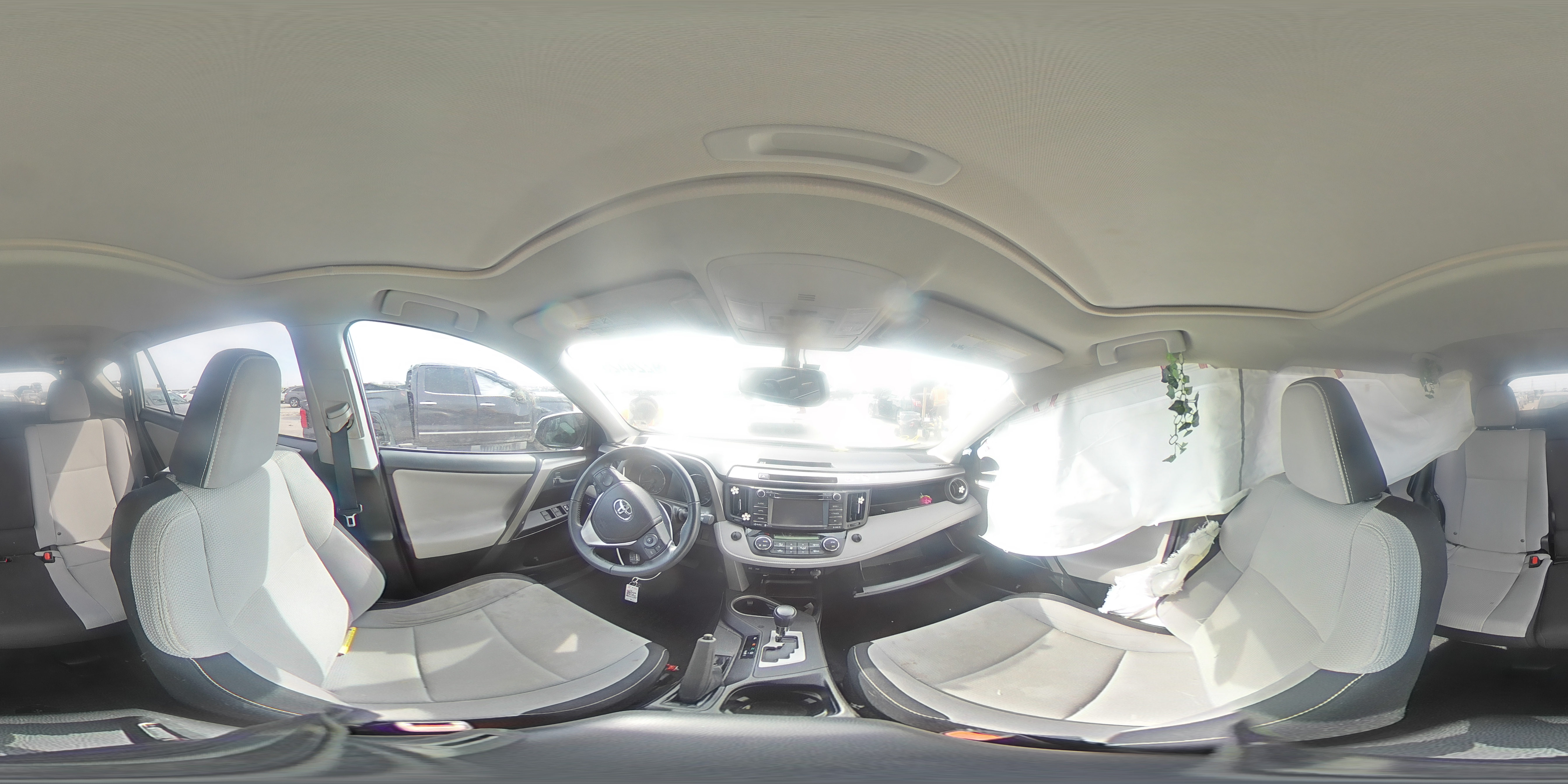 2016 Toyota RAV 4 - Image 13
