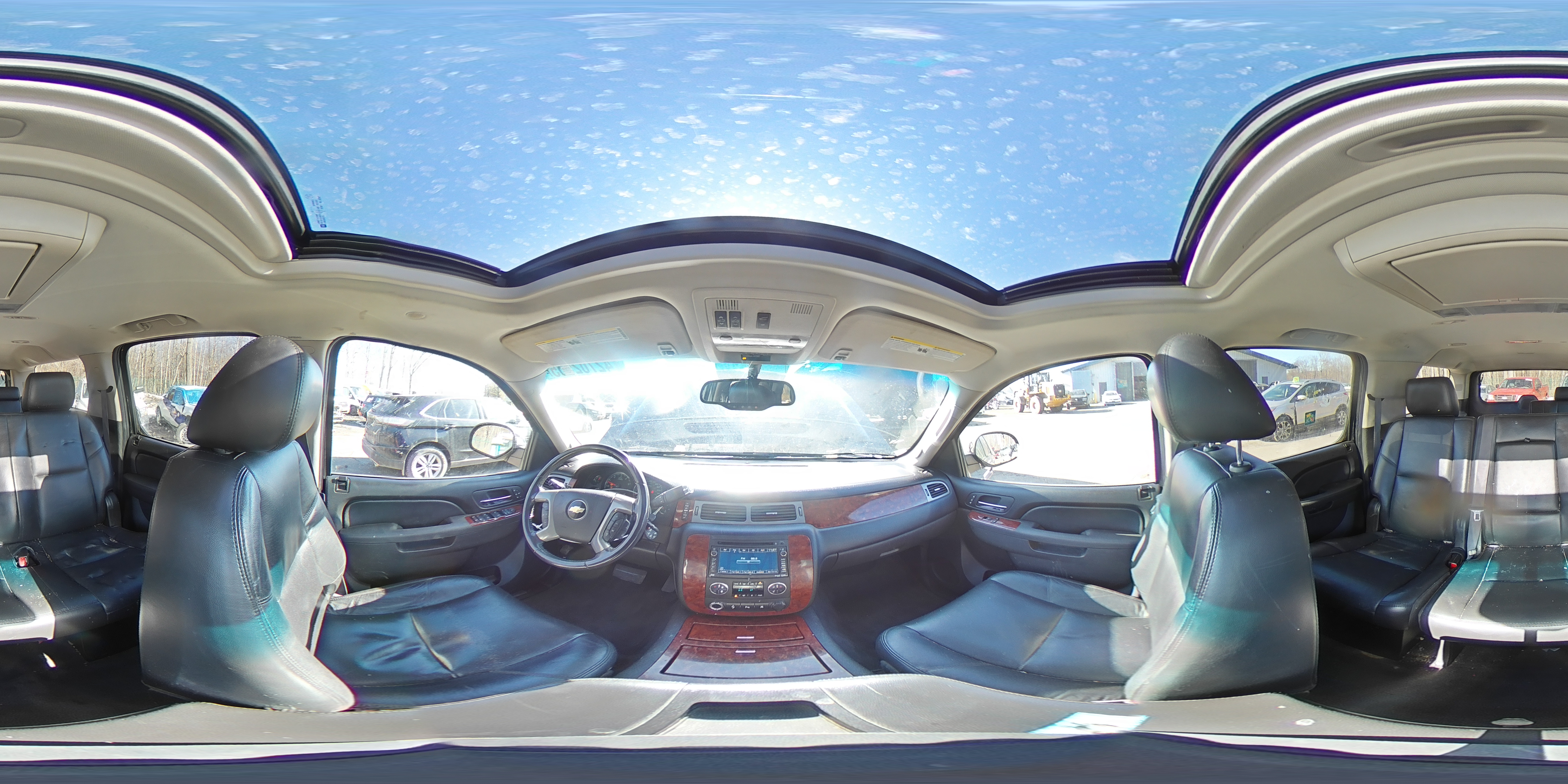 2011 Chevrolet Suburban - Image 13