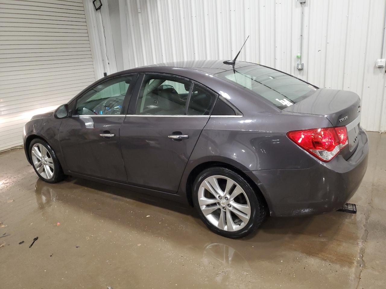 2011 Chevrolet Cruze - Image 2