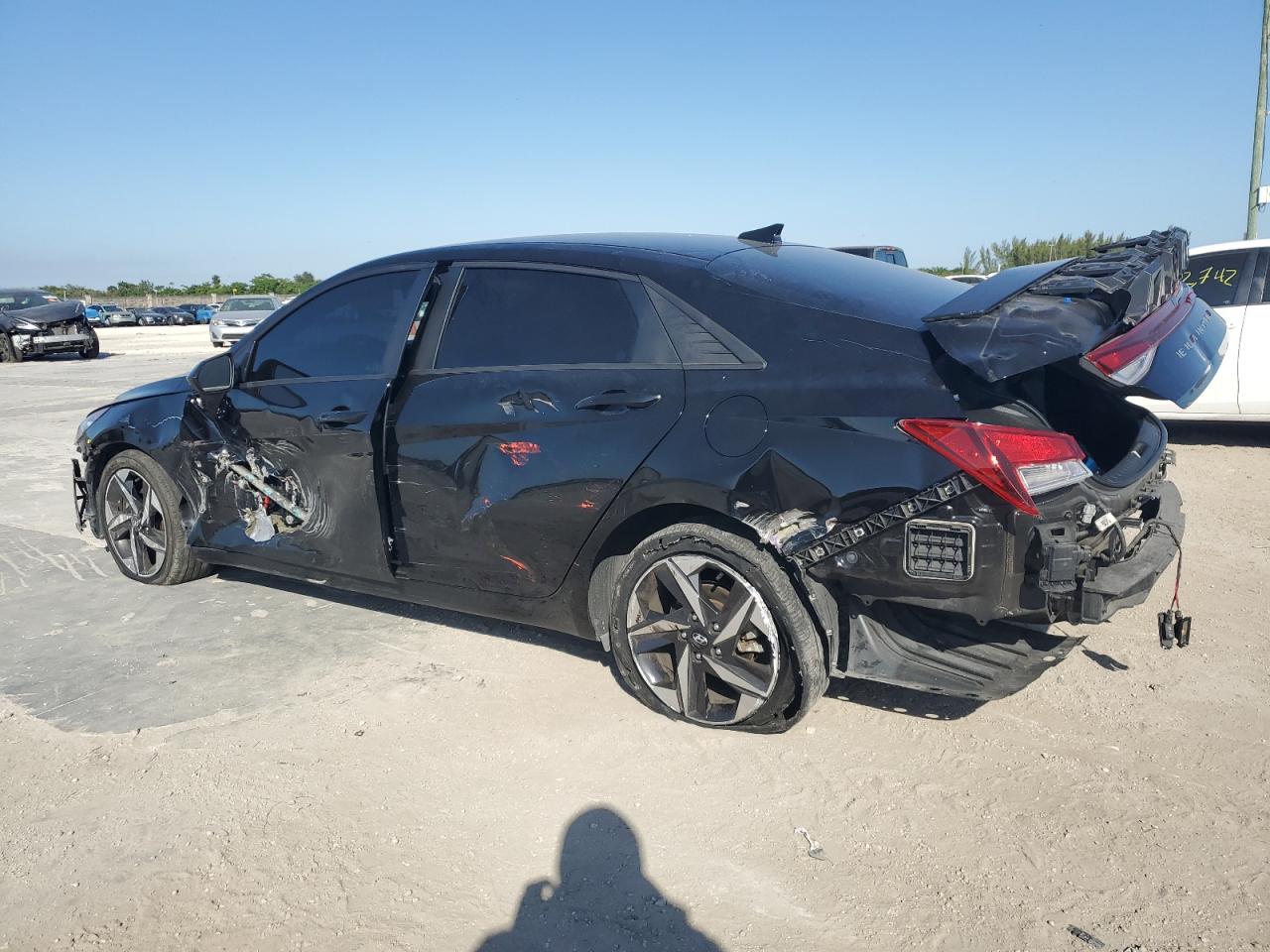 2023 Hyundai Elantra - Image 2