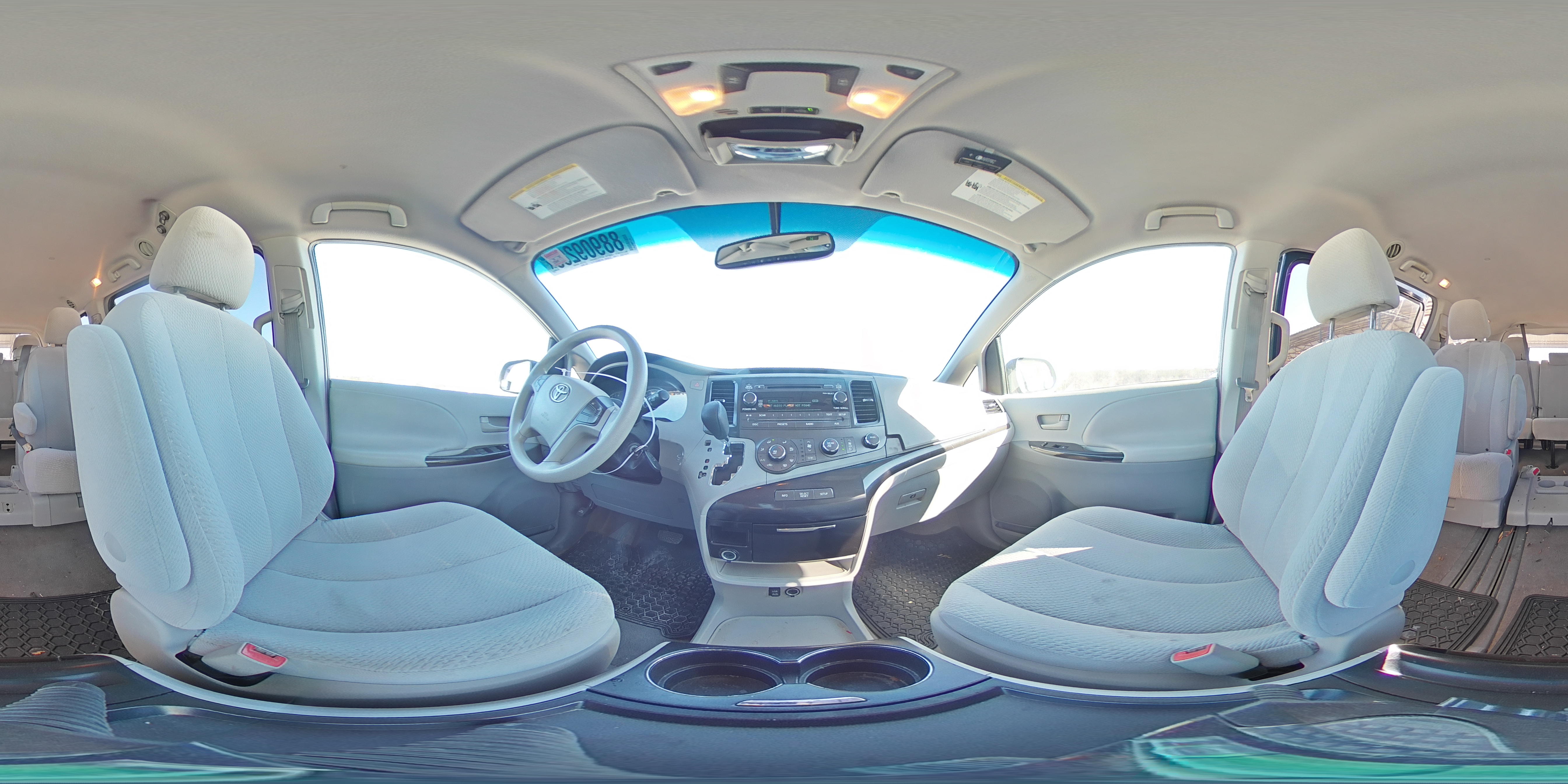 2011 Toyota Sienna - Image 13