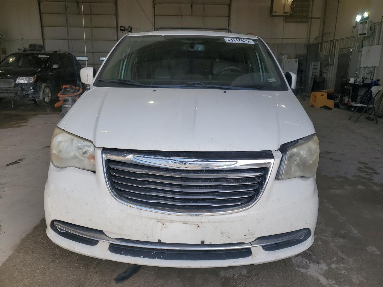 2012 Chrysler Town & Country - Image 5