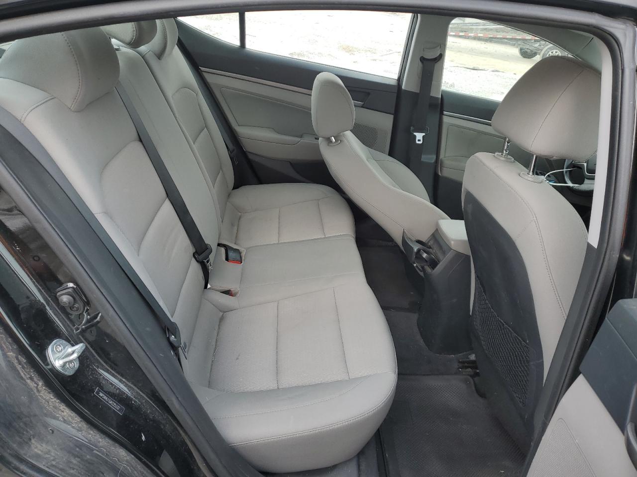 2018 Hyundai Elantra - Image 10