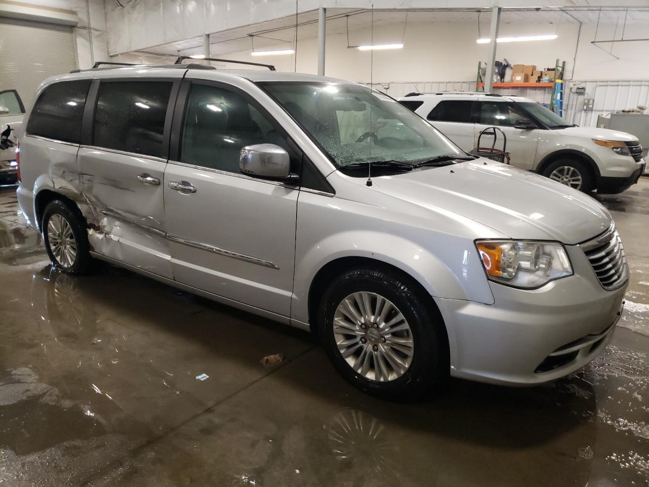 2012 Chrysler Town & Country - Image 4