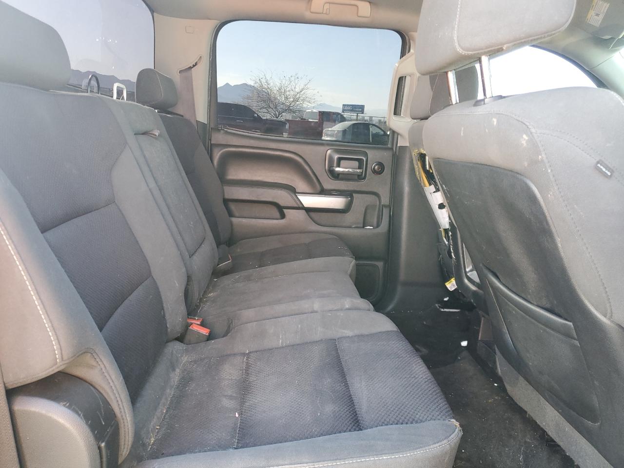 2015 Chevrolet Silverado - Image 11