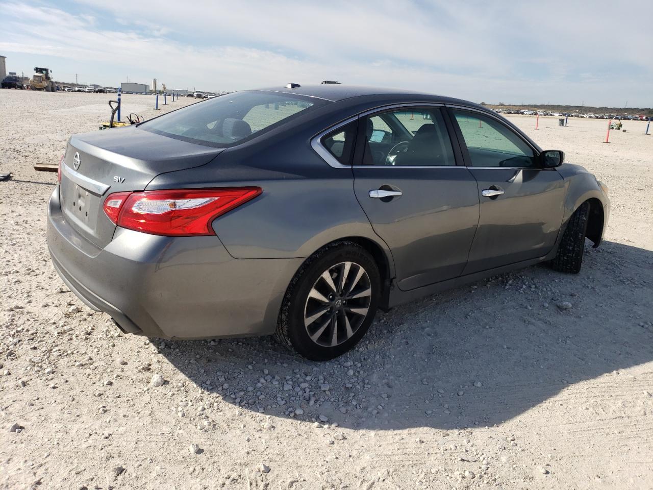 2017 Nissan Altima - Image 3