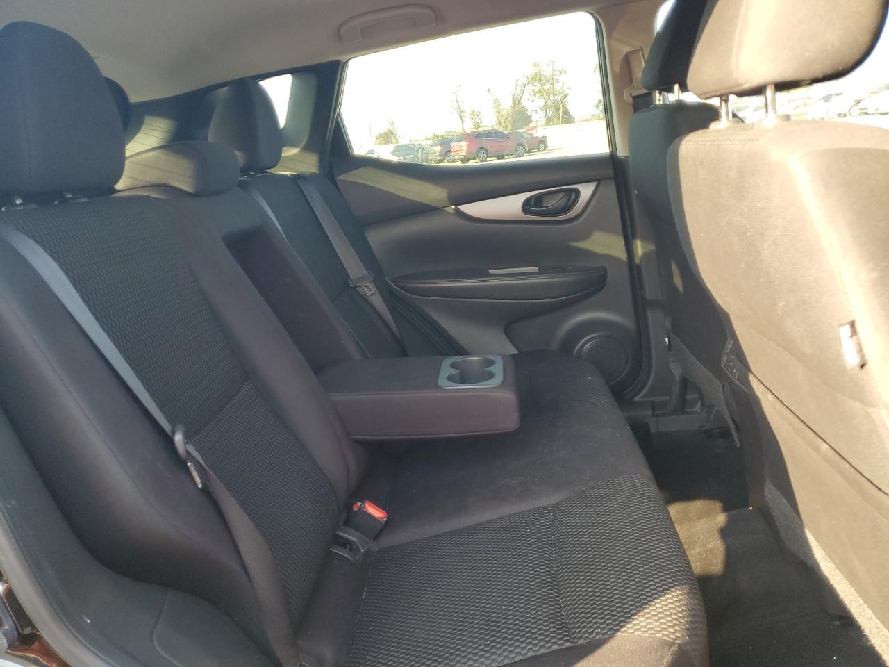 2018 Nissan Rogue - Image 11