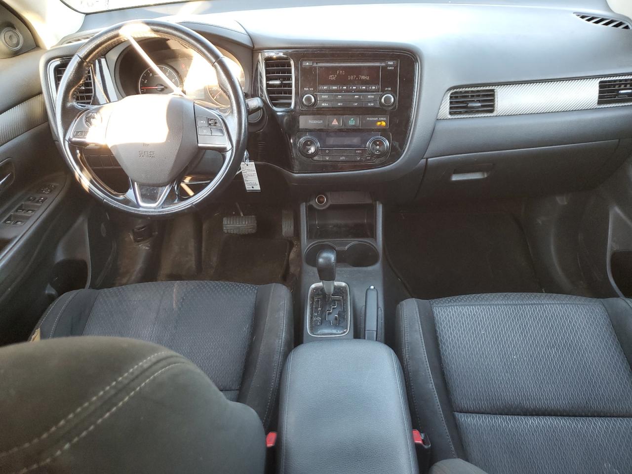 2016 Mitsubishi Outlander - Image 8
