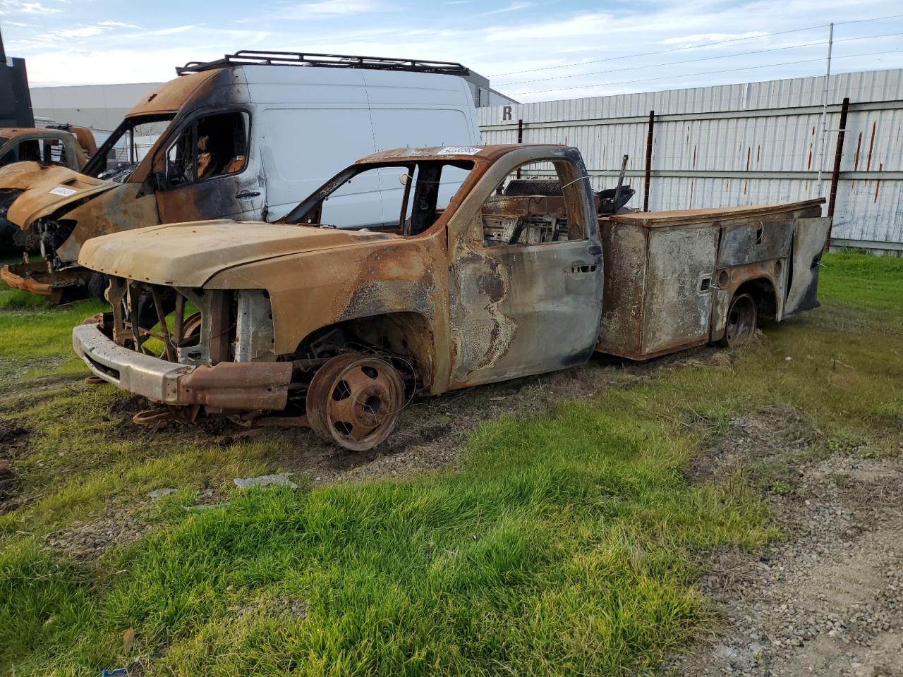 Sacramento, CA에서 판매 중인 2007 Chevrolet Silverado C3500 - Burn