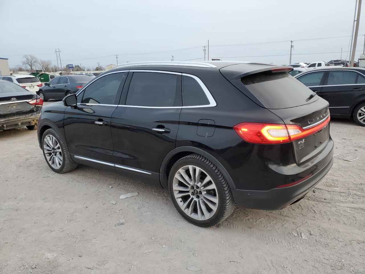 2016 Lincoln MKX - Image 2