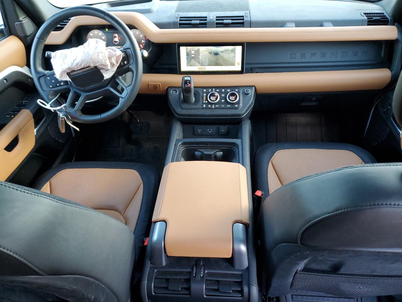 2023 Land Rover Defender - Image 8