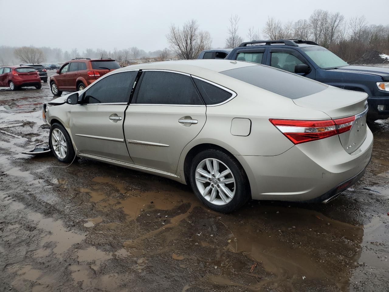 2015 Toyota Avalon - Image 2