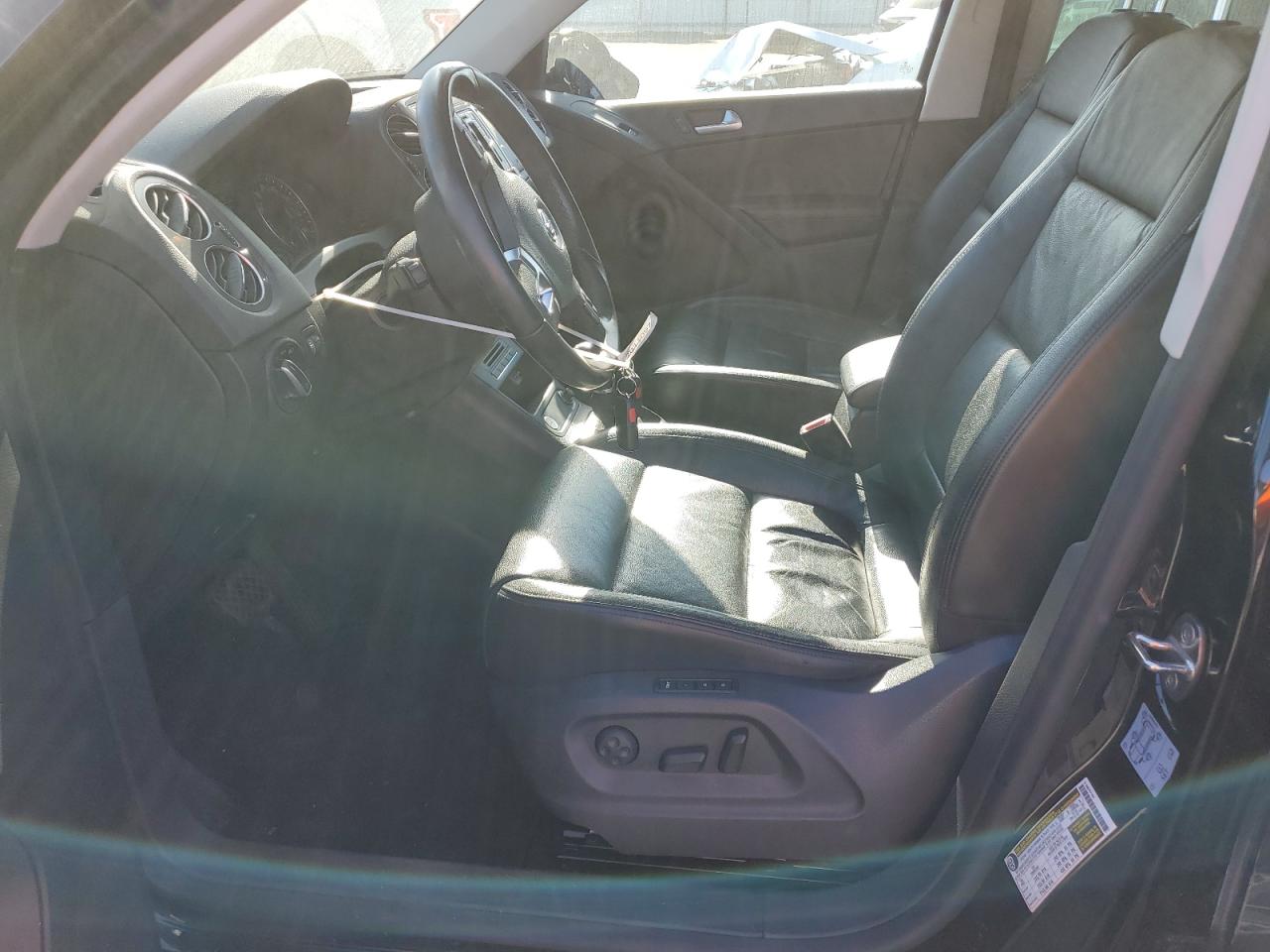 2017 Volkswagen Tiguan - Image 7