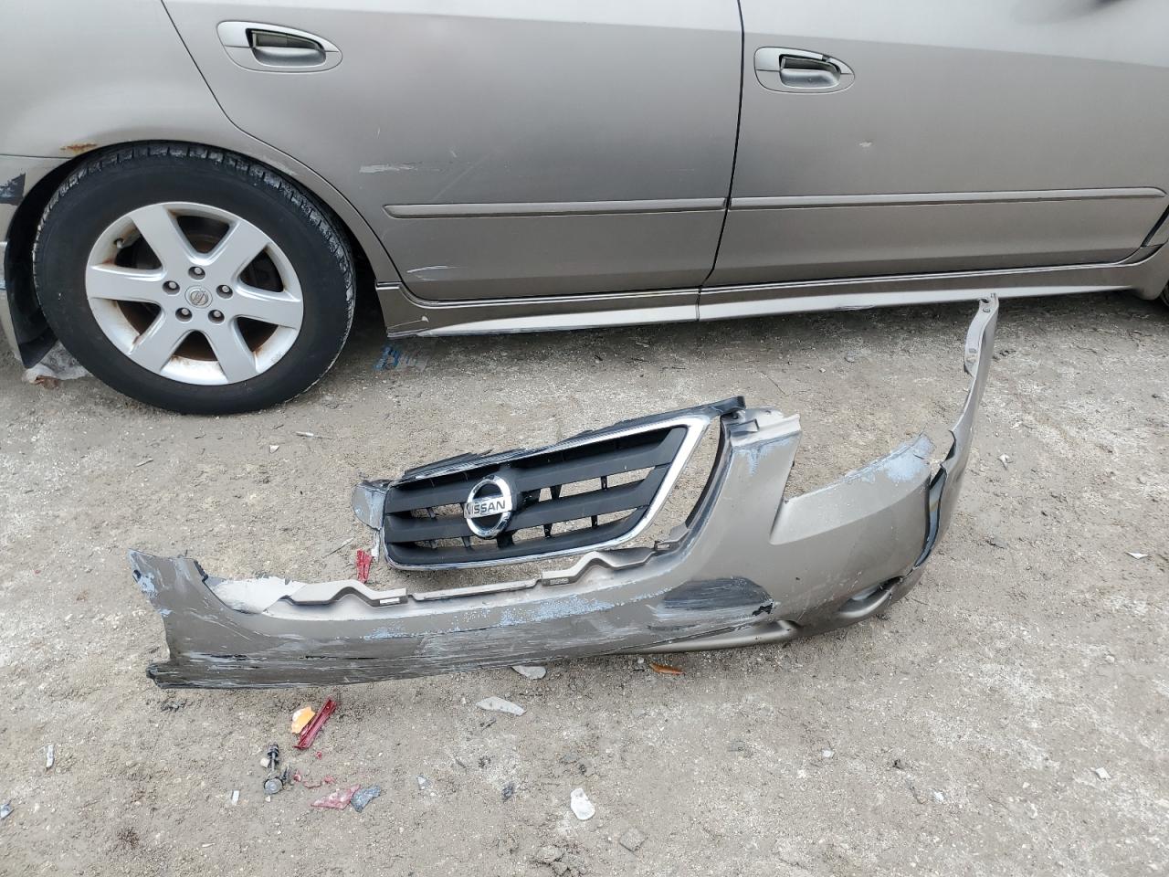 2004 Nissan Altima - Image 14