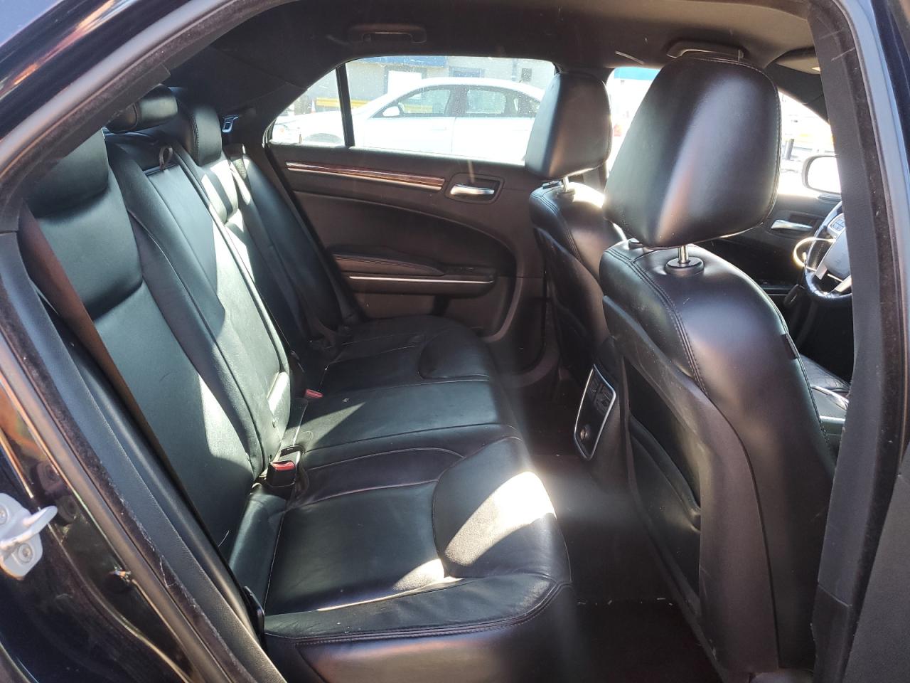 2012 Chrysler 300 - Image 10