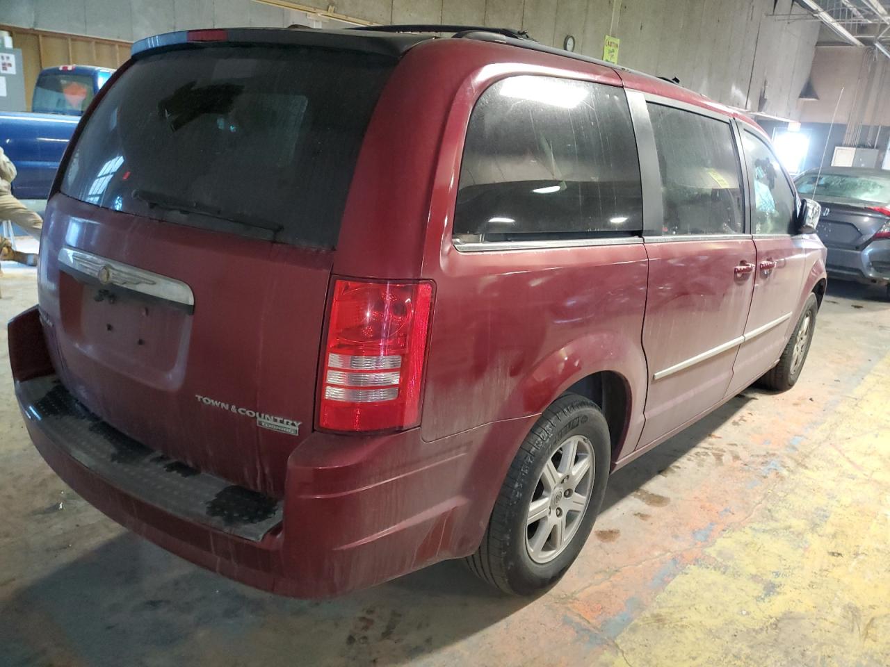 2010 Chrysler Town & Country - Image 3