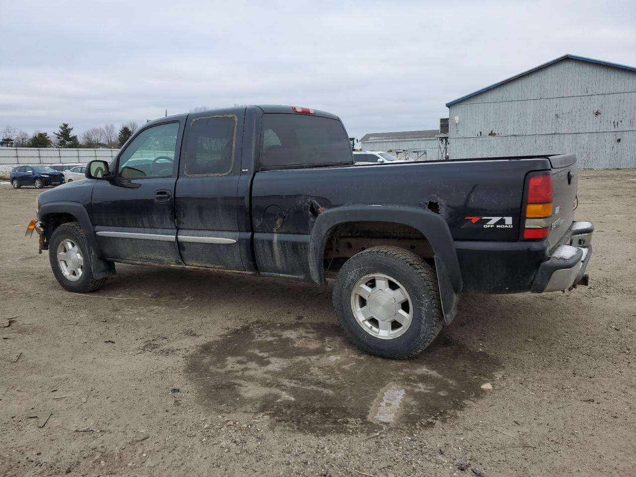2004 GMC Sierra - Image 2