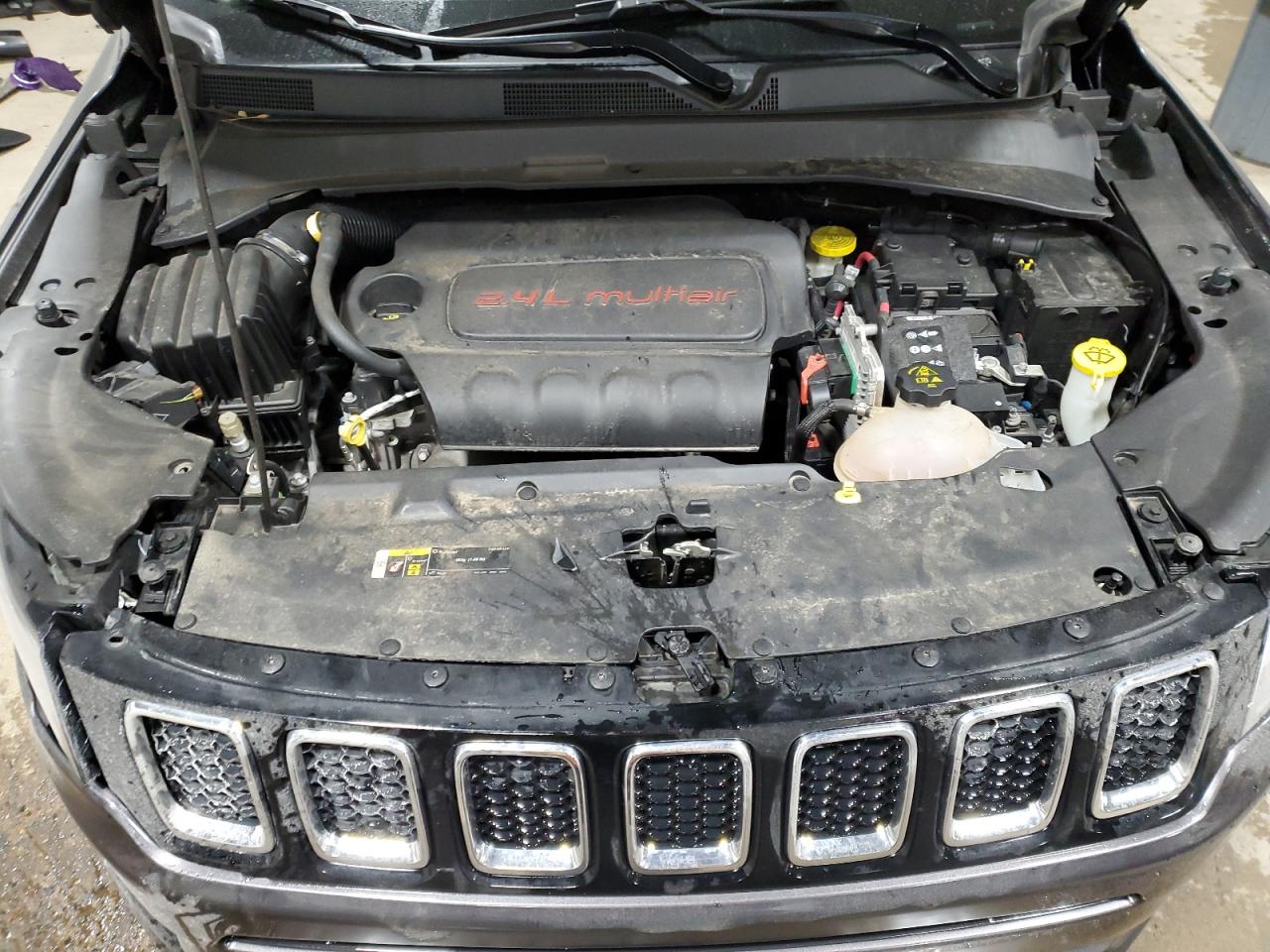 2018 Jeep Compass - Image 12