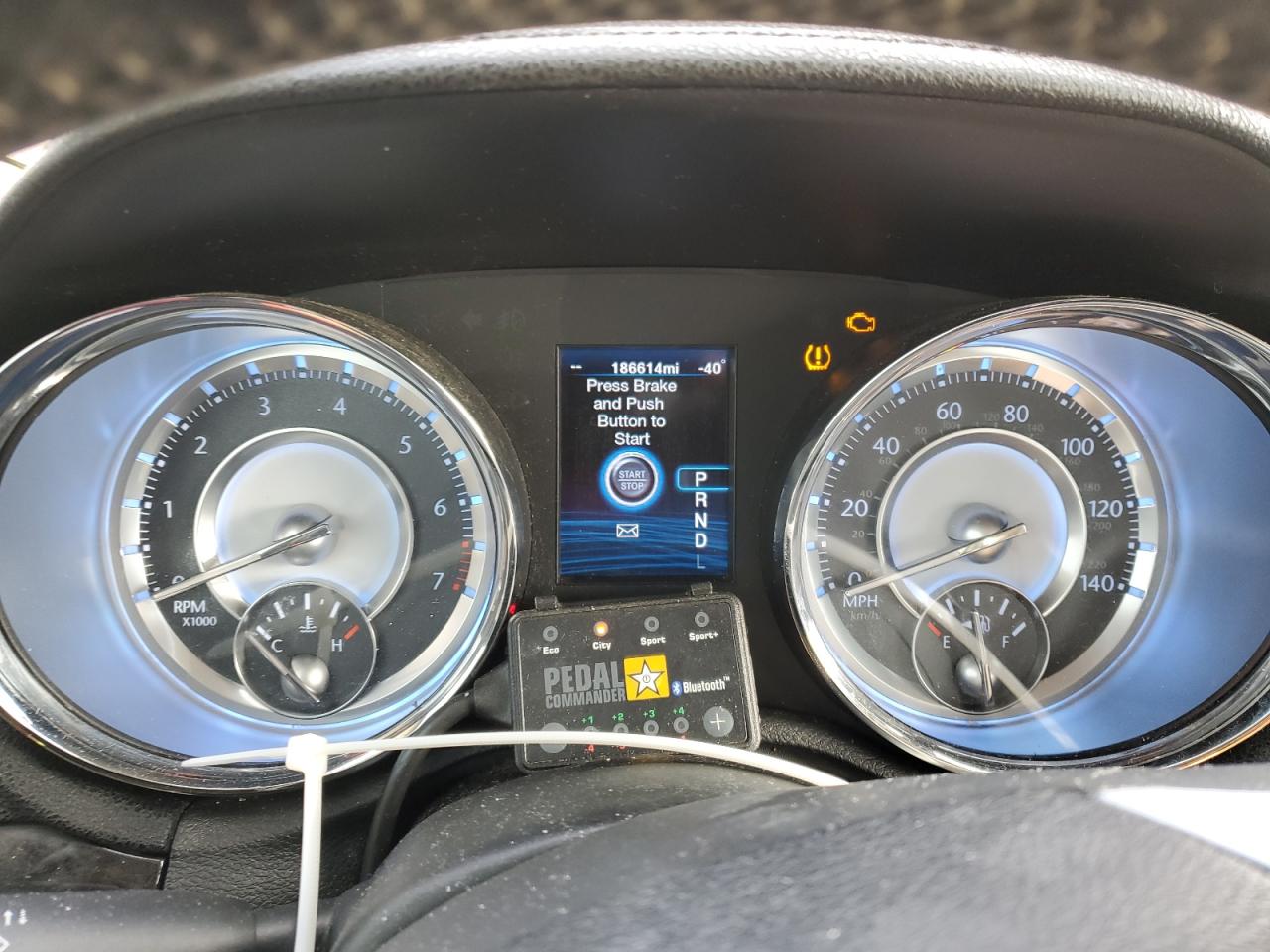 2012 Chrysler 300 - Image 9