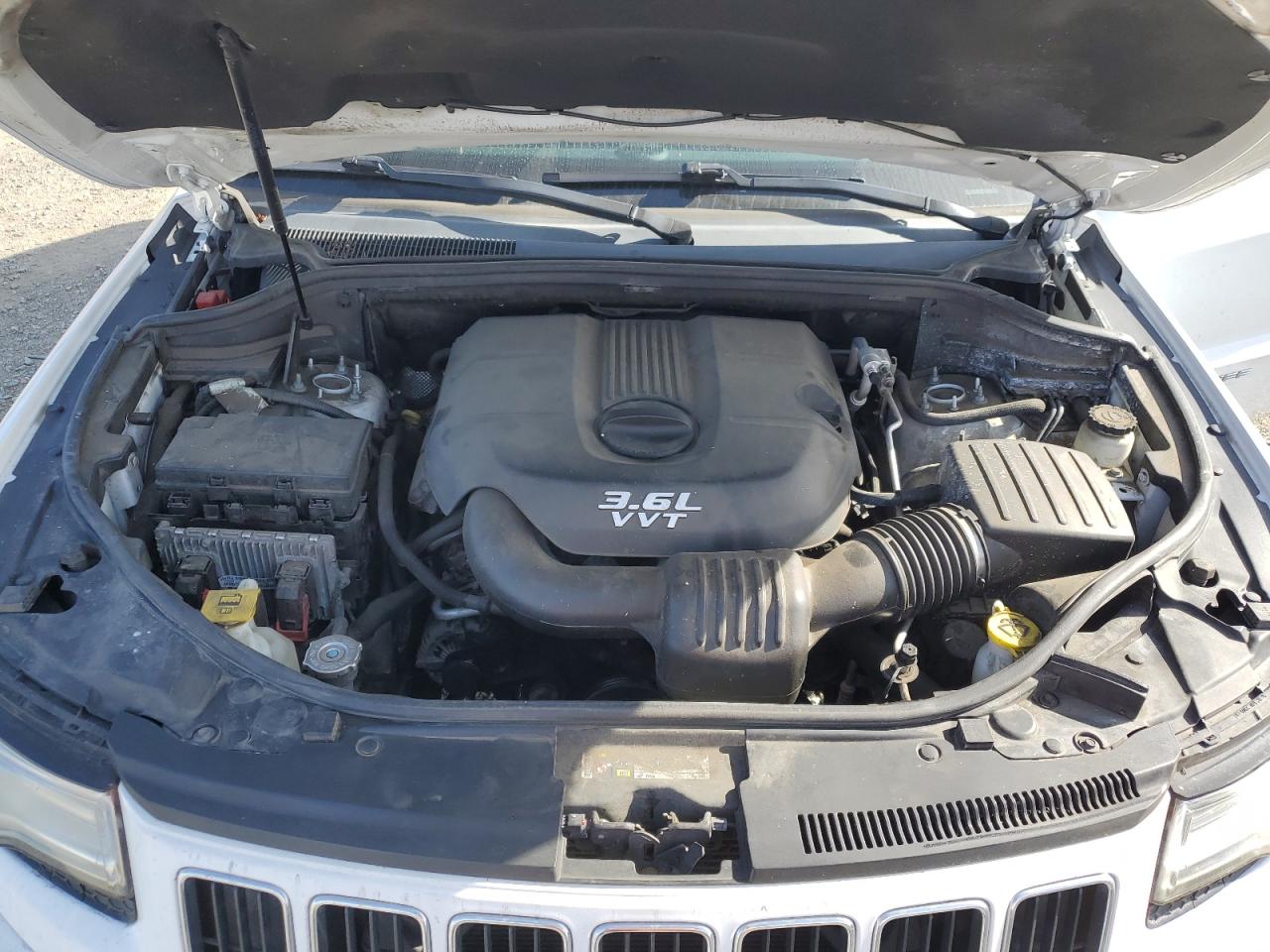 2014 Jeep Grand Cherokee - Image 12
