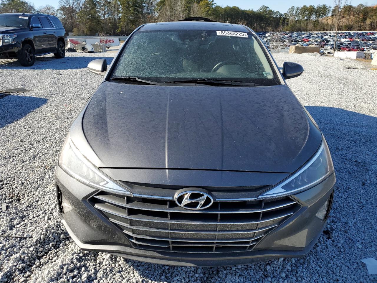 2019 Hyundai Elantra - Image 5