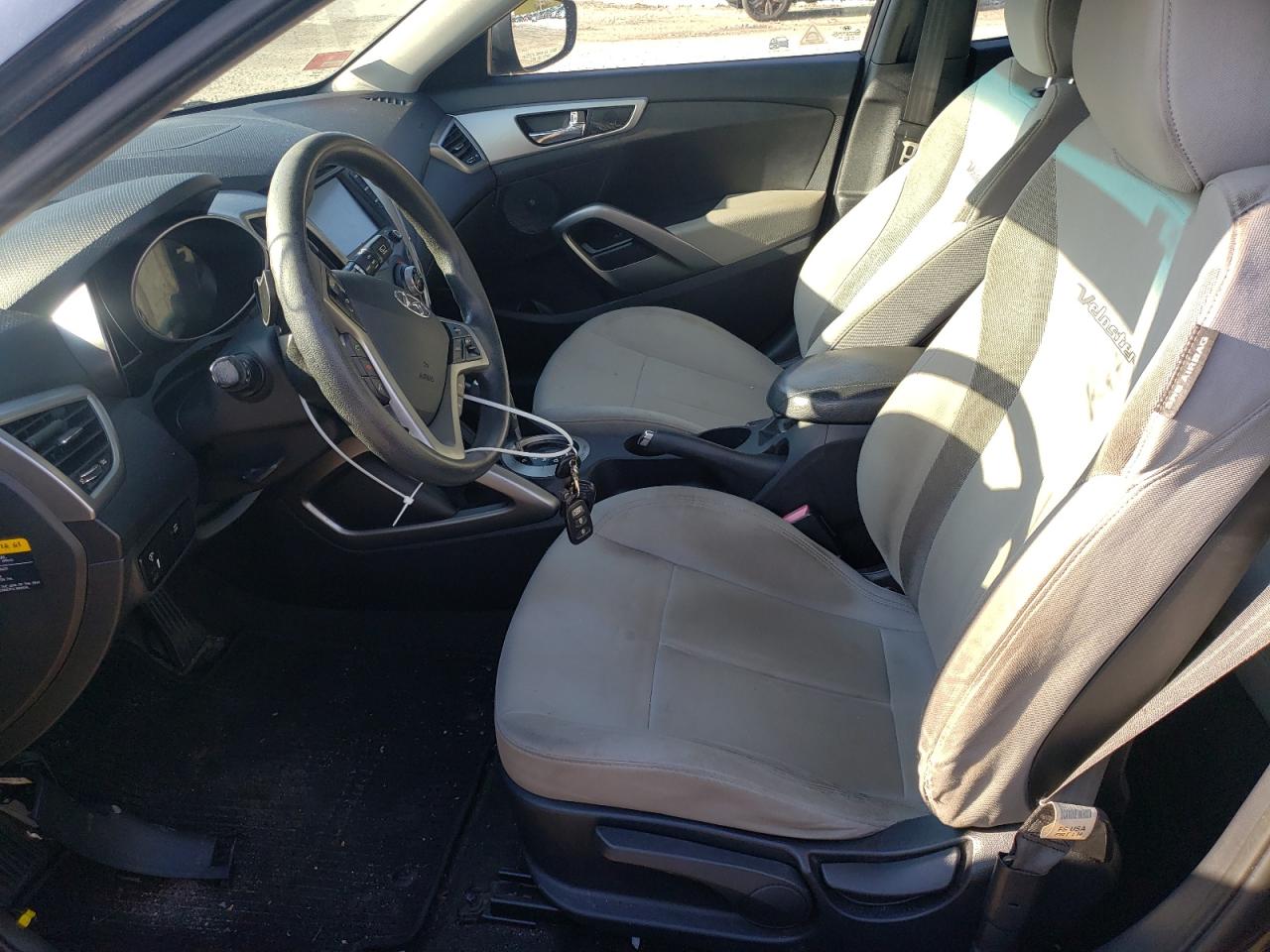 2013 Hyundai Veloster - Image 7