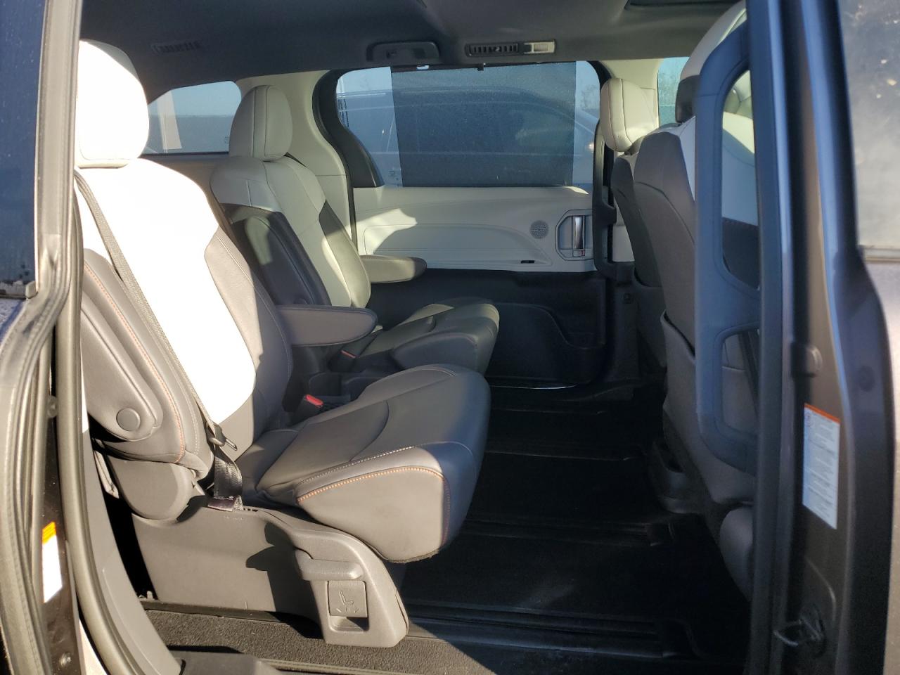 2021 Toyota Sienna - Image 11