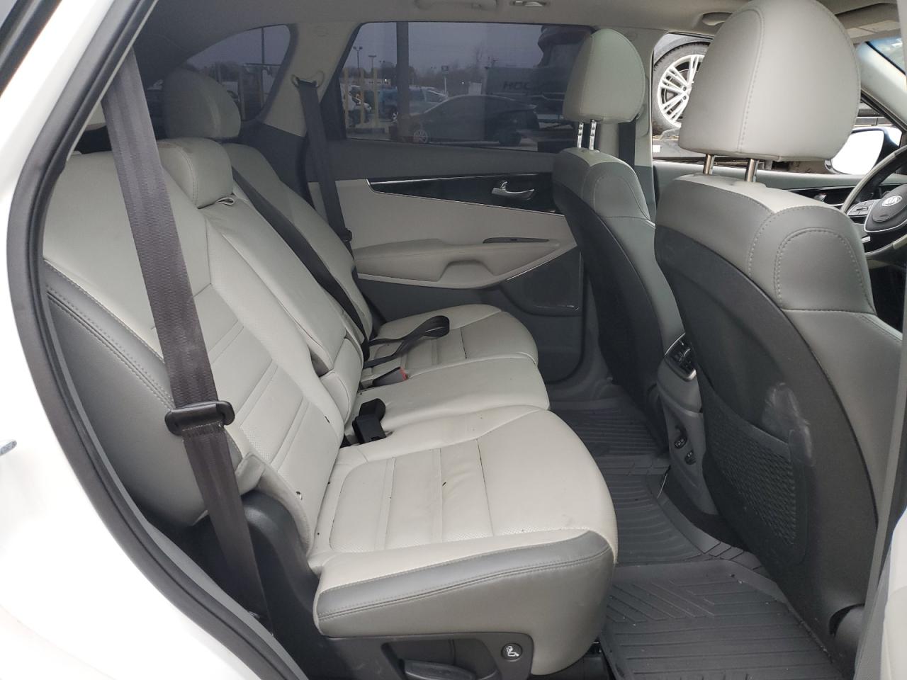 2020 Kia Sorento - Image 10