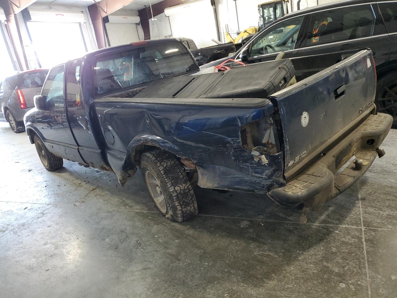 2000 Chevrolet S-10 Pickup - Image 2