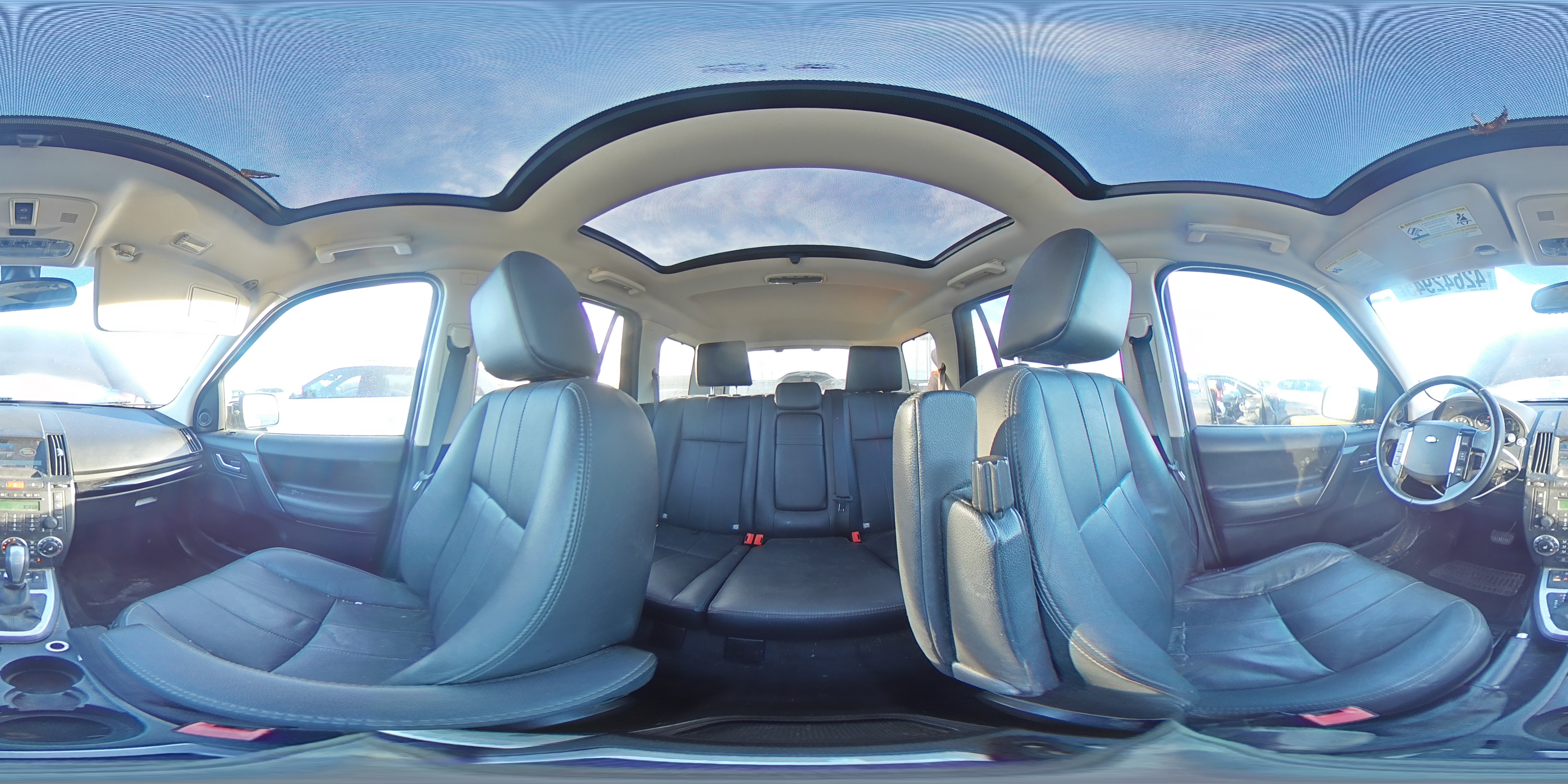 2011 Land Rover LR2 - Image 16