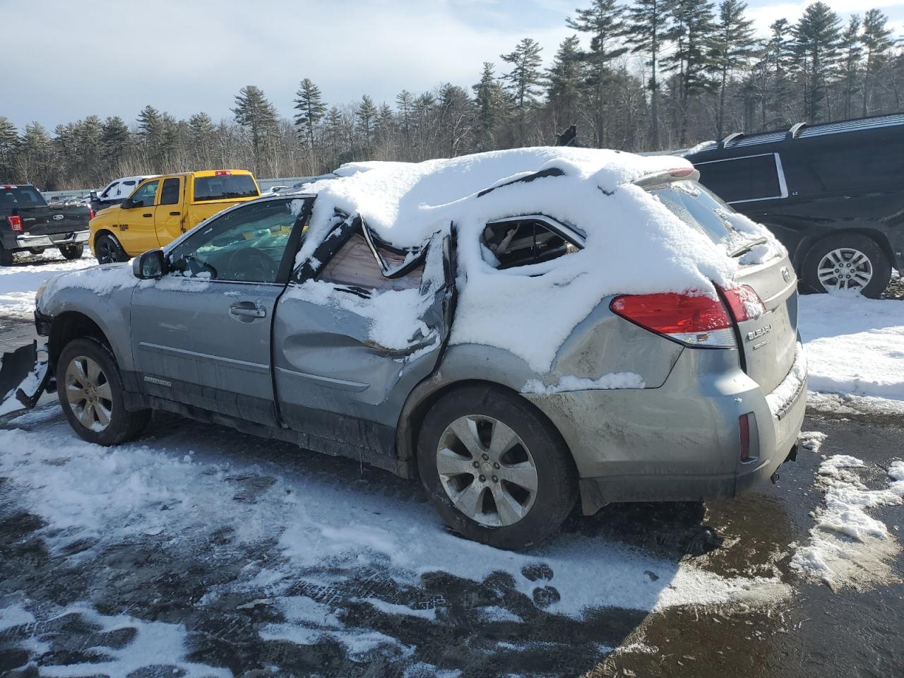 2011 Subaru Outback - Image 2