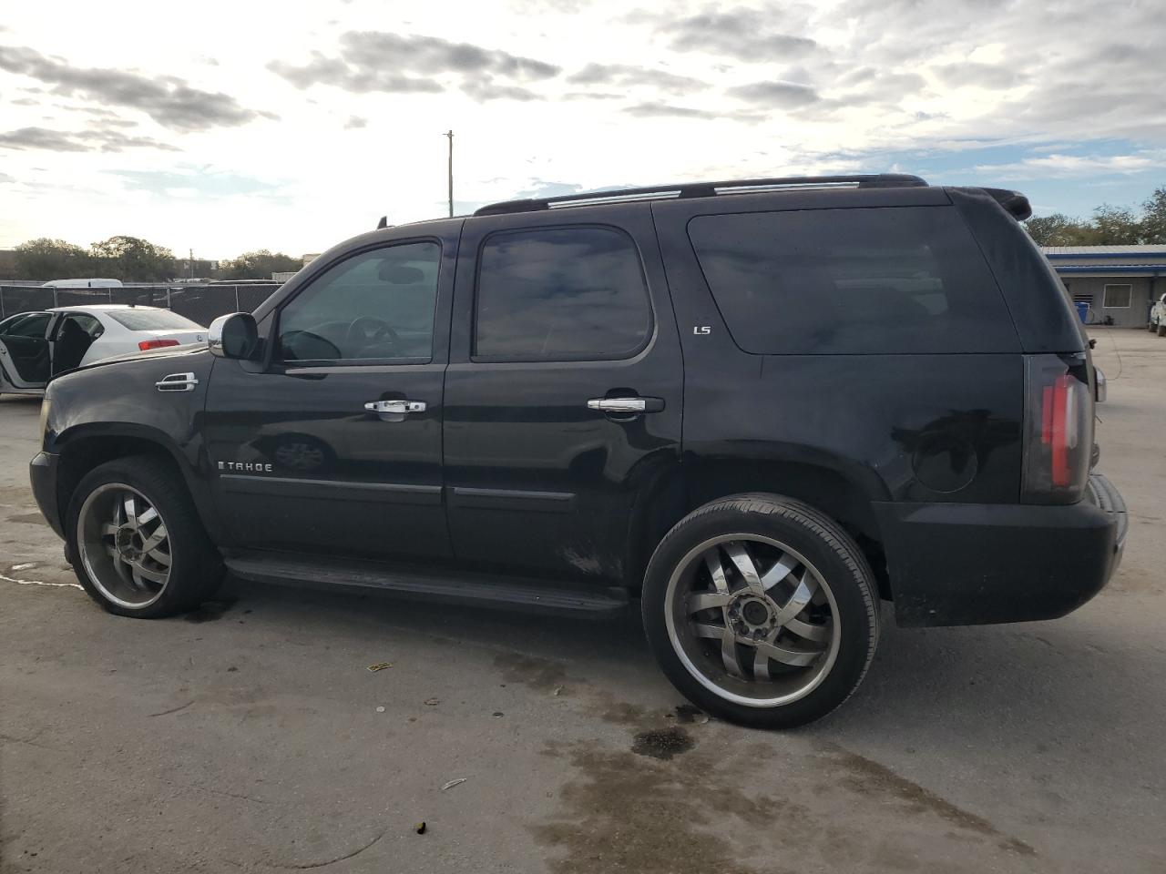 2007 Chevrolet Tahoe - Image 2
