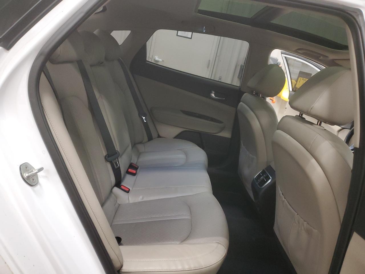 2016 Kia Optima - Image 11