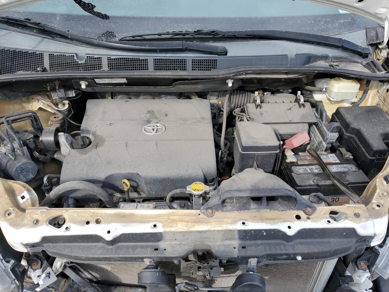2015 Toyota Sienna - Image 11