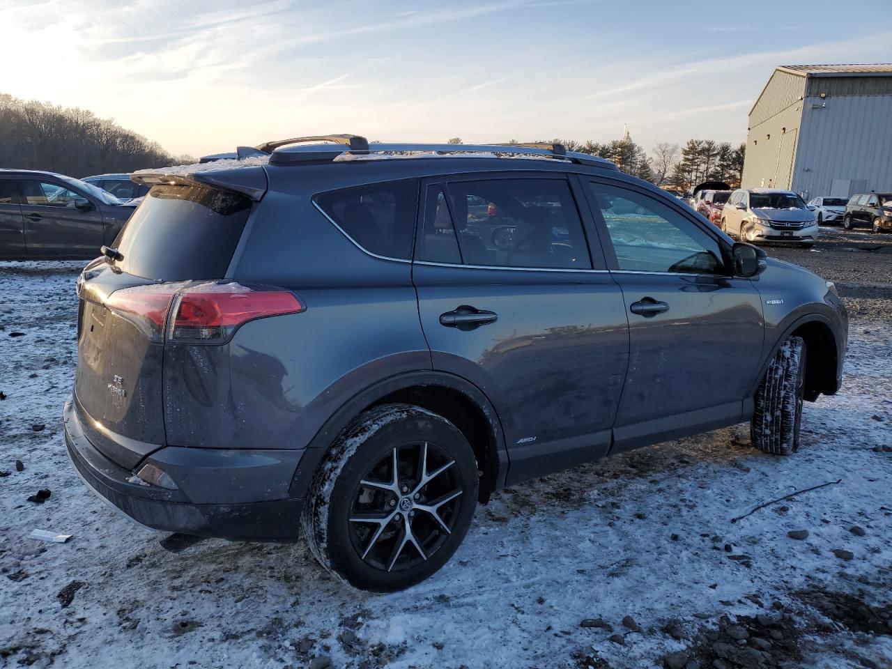 JTMJJREV1HD085168 TOYOTA RAV4 2017