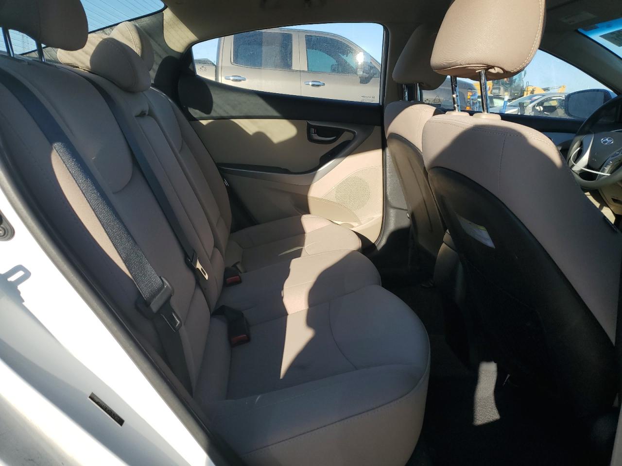 2016 Hyundai Elantra - Image 10