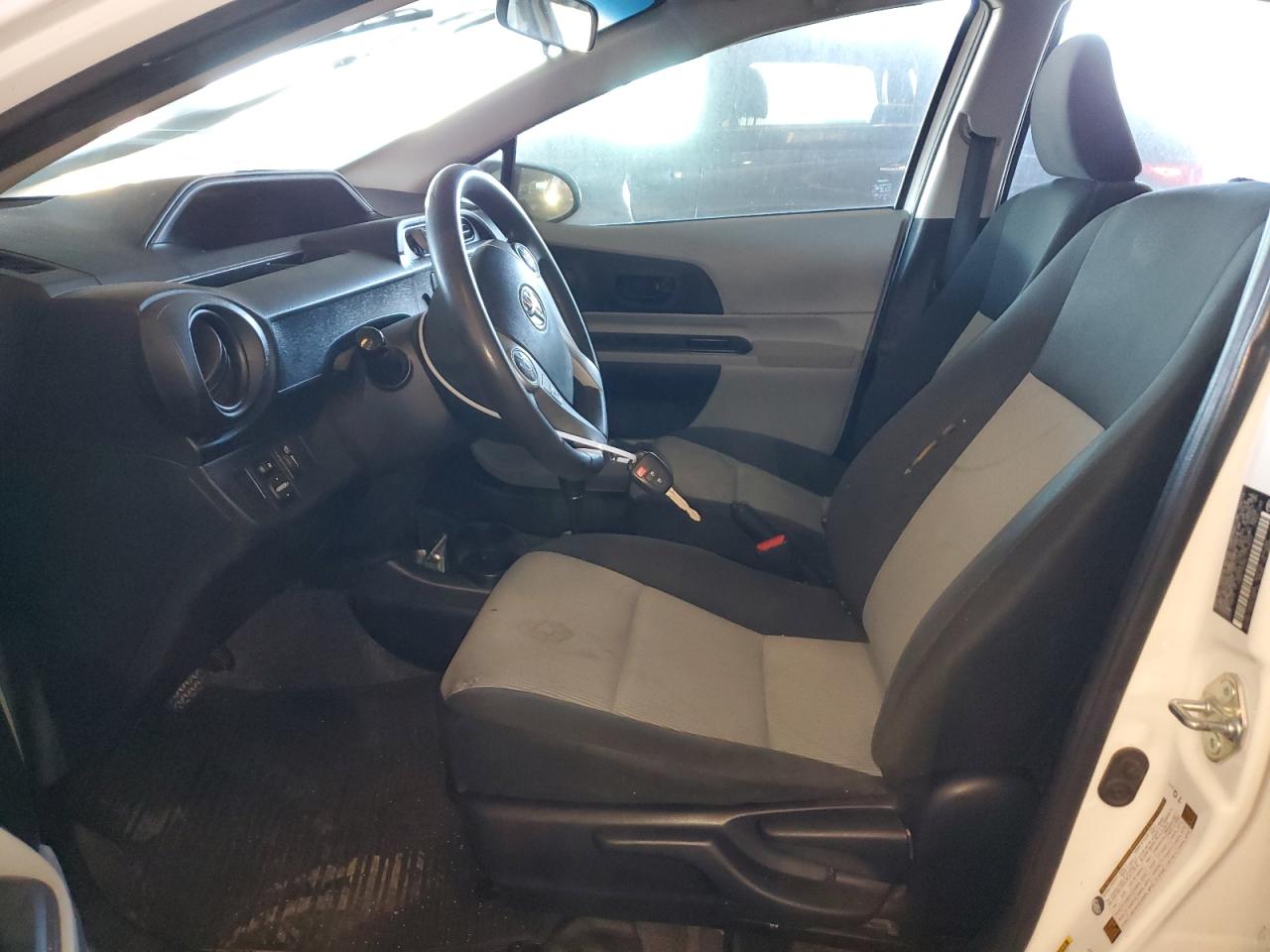 2014 Toyota Prius - Image 7