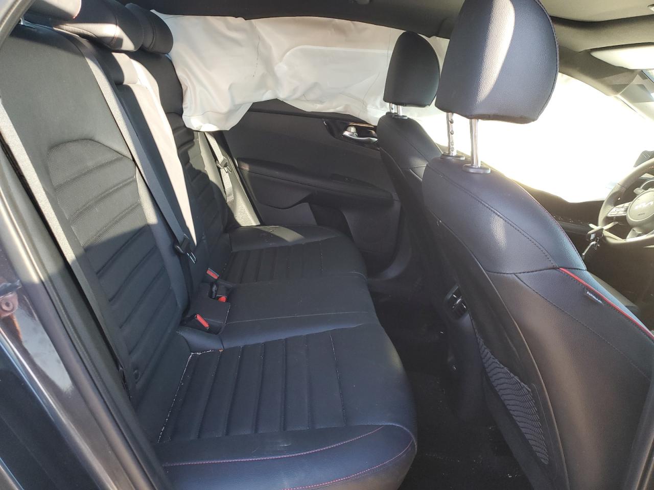 2024 Kia Forte - Image 11