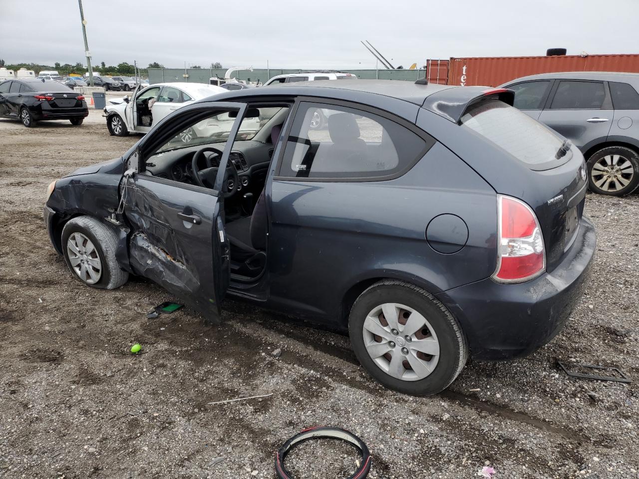 2010 Hyundai Accent - Image 2