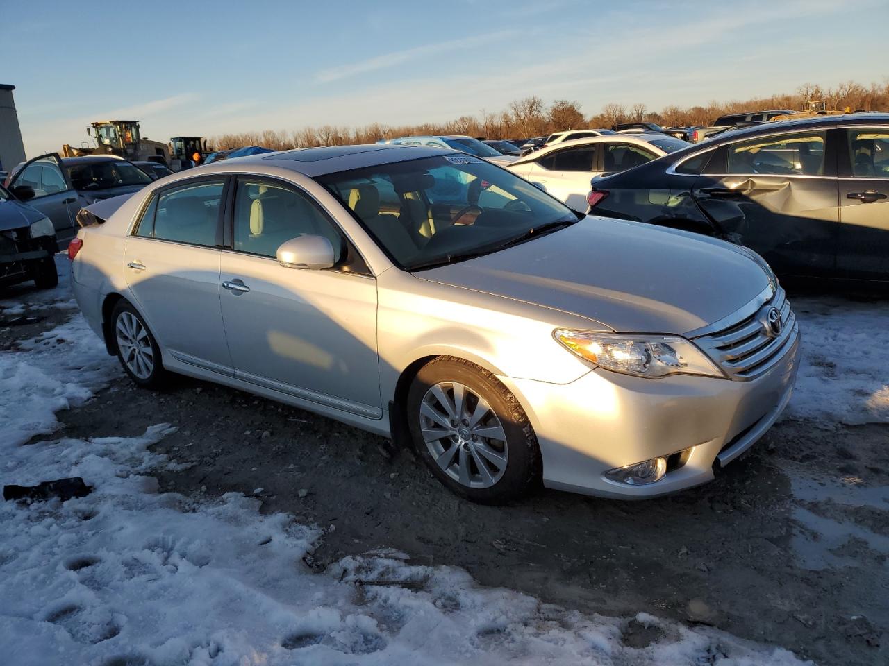 2012 Toyota Avalon - Image 4