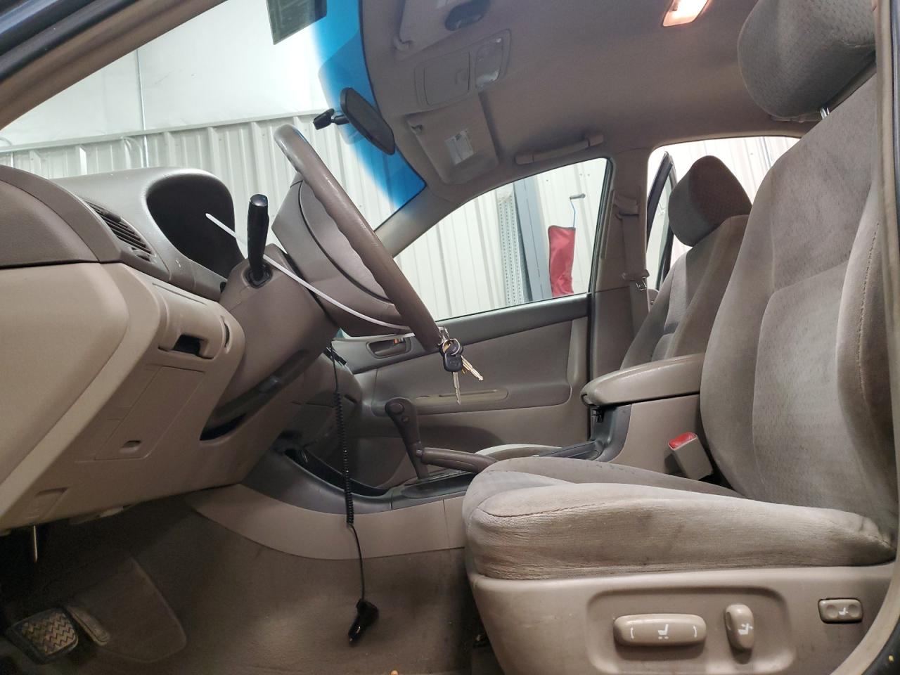 2004 Toyota Camry Le VIN: CA9GRB288 Lot: 87221774