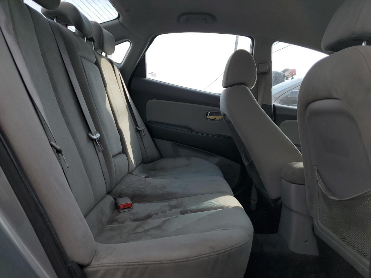 2010 Hyundai Elantra - Image 10
