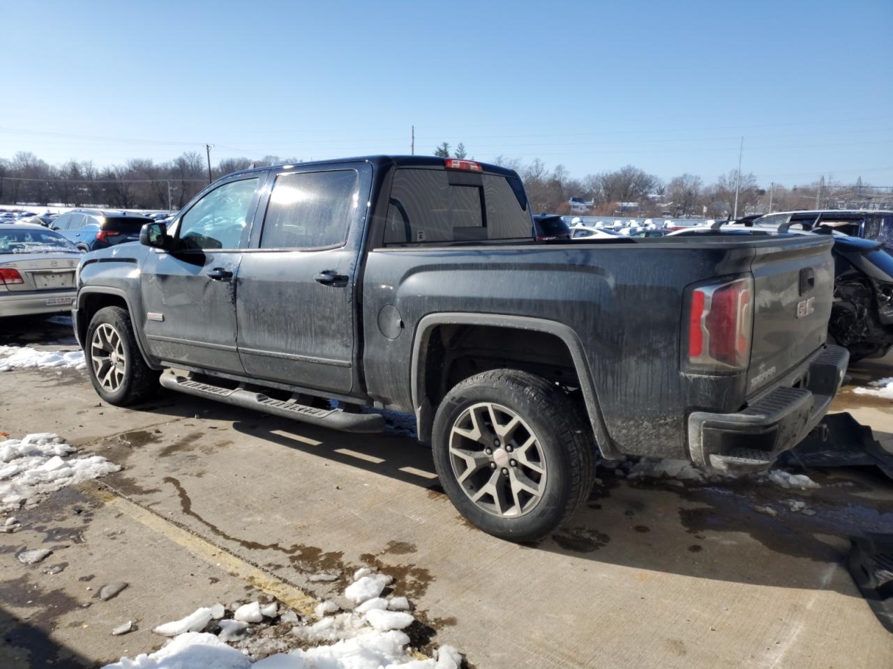 2017 GMC Sierra - Image 2