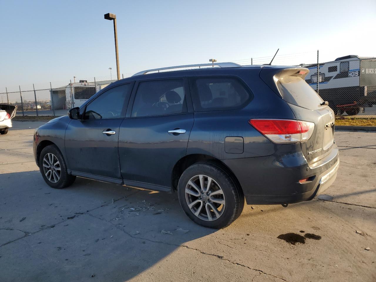 2013 Nissan Pathfinder - Image 2