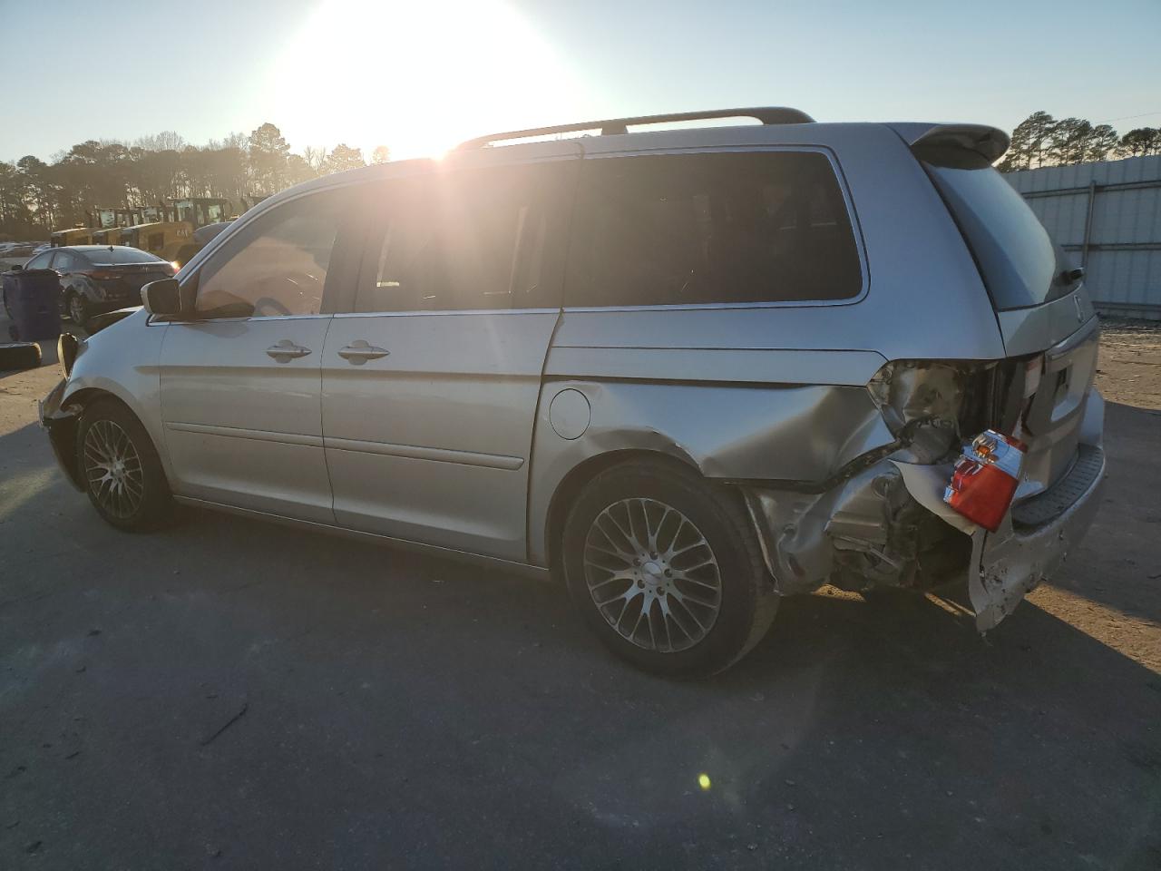 2005 Honda Odyssey - Image 2
