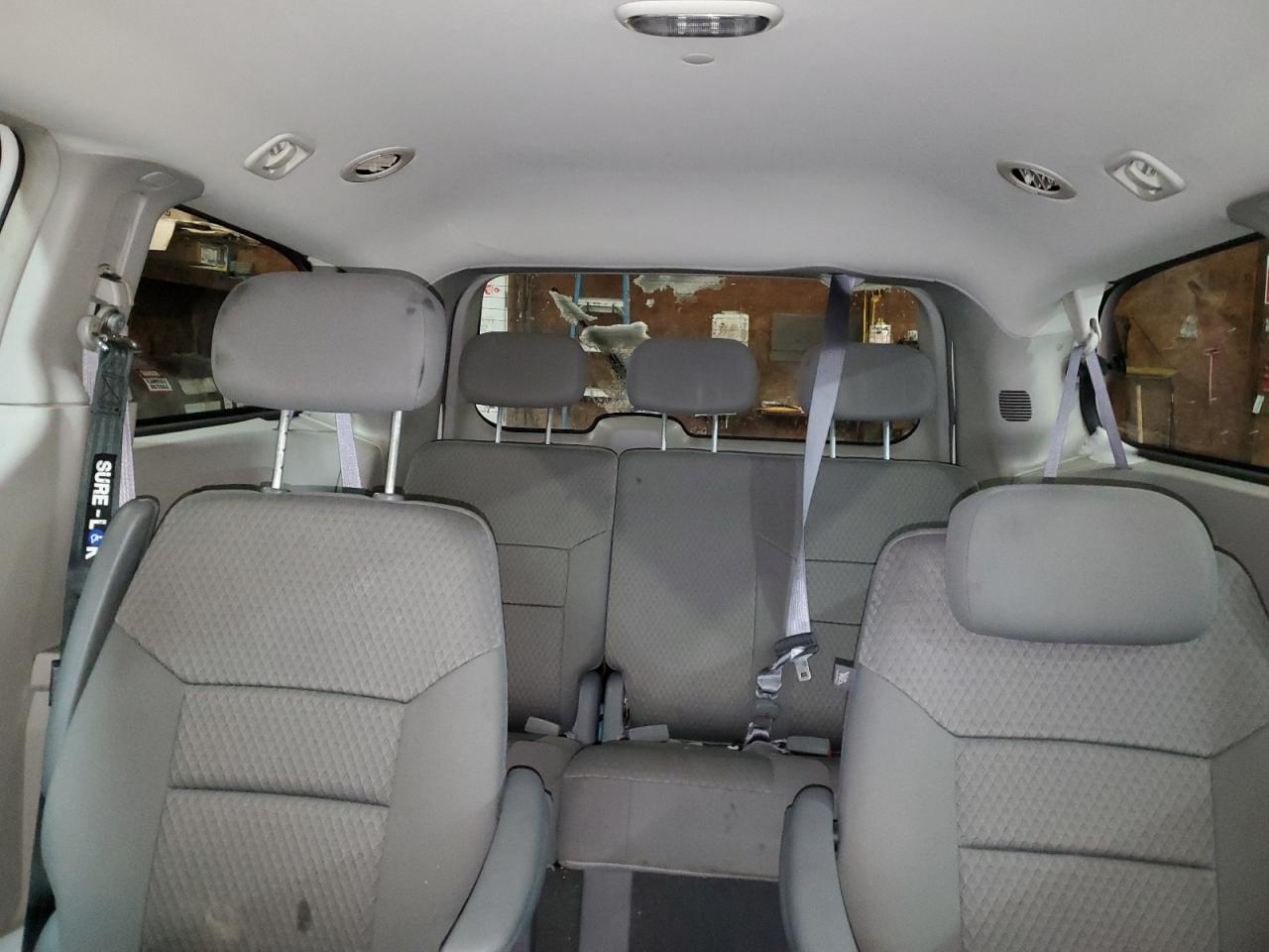 2008 Chrysler Town & Country - Image 10