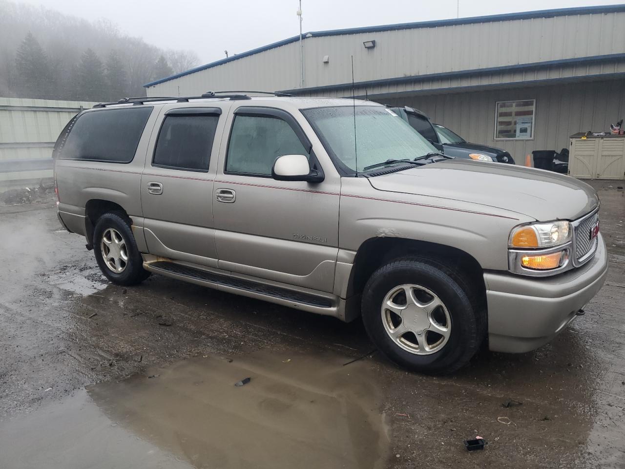 2002 GMC Yukon - Image 4